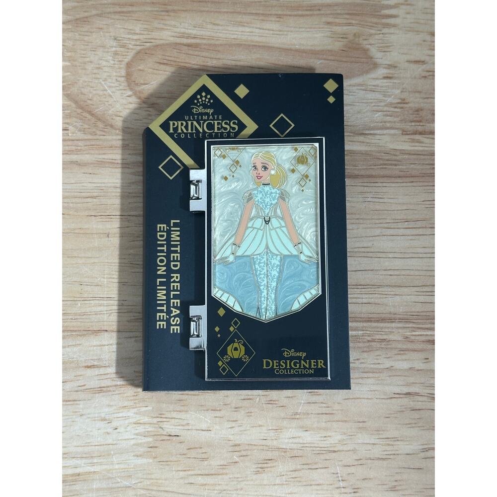 Disney Ultimate Princess Collection Cinderella Designer Limited Release Pin NEW